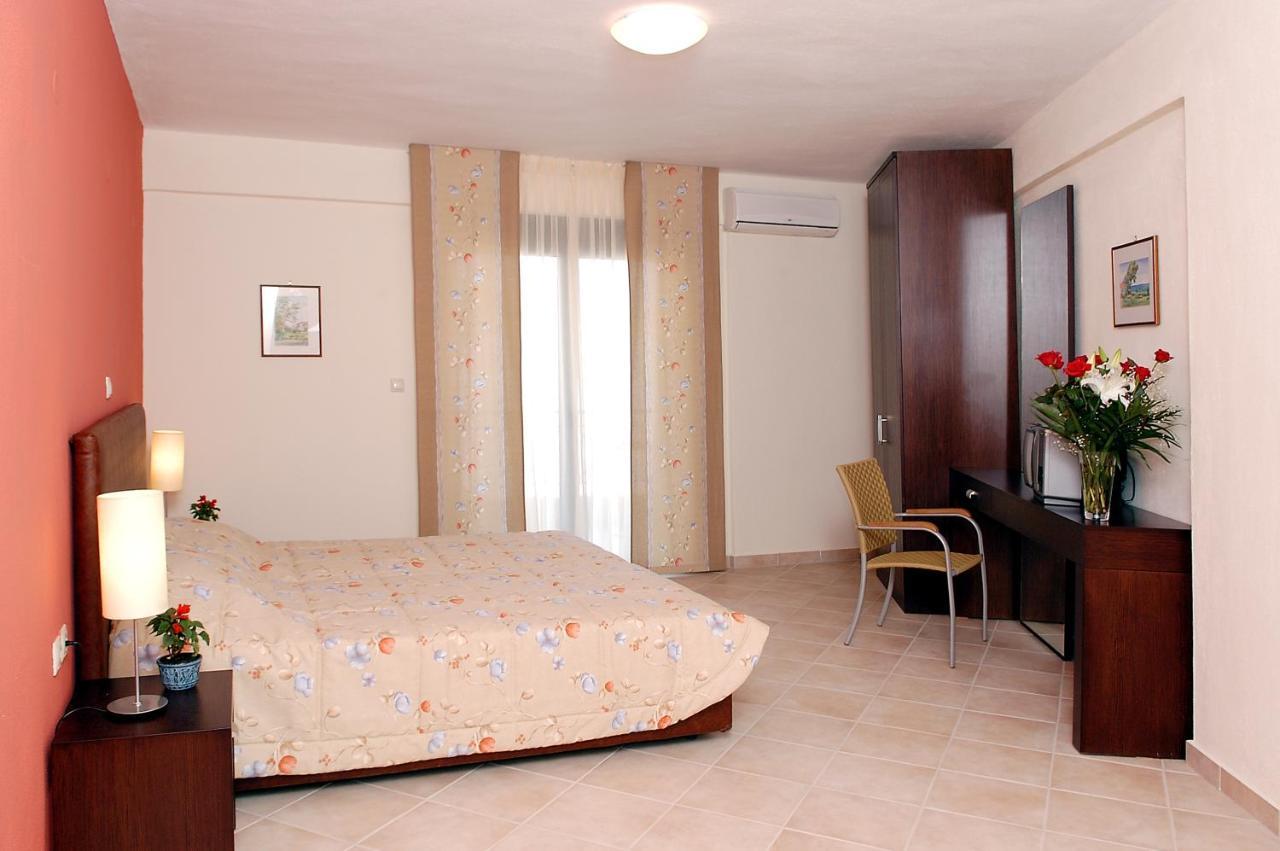 Hotel Ammos Полихроно Екстериор снимка